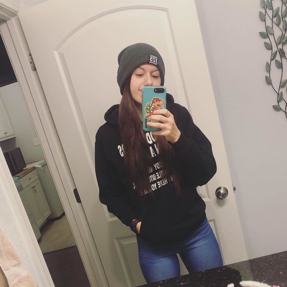 Meet your Posher, Beth - Picture 1 of 1